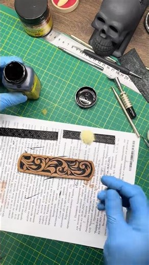 Making belt Hand-tooled embossing #leathercraft #handmade #handmadecraft #belt #carving