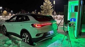 VW ID.4 Amazes With DC Fast Charging Consistency (3 Cars Compared)