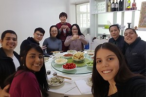 Venezuelan woman experiences Chinese culture in Nanjing