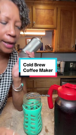 The strainer is the part nobody talks about. Smooth cold brew, clean iced hibiscus, no grit at the bottom of the glass. #coldbrew #hibiscustea #icedtearecipe #SummerTurnUp #SummerVibes