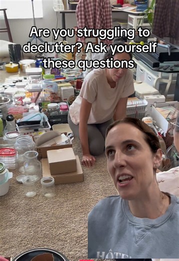 What do you ask yourself when you’re decluttering? If you’re feeling stuck, you’re not alone. Here’s a simple way to get started with managing the clutter in your life! #declutterwithme #decluttering #homeorganisation