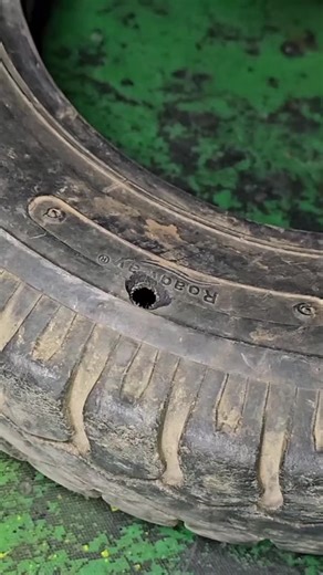 Réparation rapide et pas cher #bricolage #reparation #humour #diy #pneu