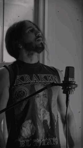 Vestido de cristal Kraken: cantante rock metal - ¿qué significa?