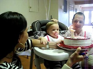 Olivia 1st birthday party 2011 038.AVI