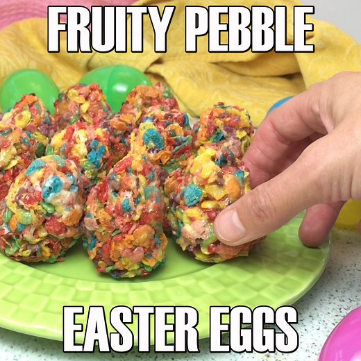 FRUITY PEBBLE EASTER EGGS are the cutest idea for an Easter dessert! Easy to make and kids will love them! Full recipe here: http://wishesndishes.com/fruity-pebble-easter-eggs/ | Wishes and Dishes