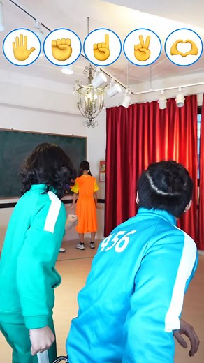 Squid hand Skill game