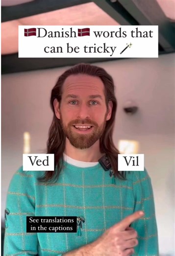 One of the hardest parts of learning Danish? So many words sound exactly the same — or almost the same — but mean completely different things. Vowels change, letters disappear, and your ears are expected to just… keep up. Reading Danish is one challenge — hearing it is a whole different game. Here are the translations: Dejlig = Nice 👍 / Dårlig = Bad 👎 Læge = Doctor 👩‍⚕️ / Lærer = Teacher 👨‍🏫 Rider = Rides 🏇 / Ridder = Knight 🤺 Ved = Know 🤔 / Vil = Will 😍 Bor = Lives 🏡 / Bord = Table 🍽