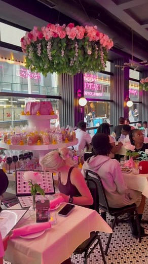 There's only one place you can get them all.... 😋🍭🧀🍔🍹 Take a trip to heaven in the heart of Manhattan ✨ Book your table via @opentable #sugarfactorytimessquare