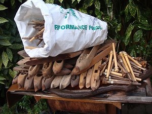Vintage Old Antique weaving loom boat shuttles And Bobbin SEE VIDEO