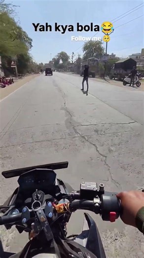 Love fake nahi hota, log fake ho jate hain.Love is real, bas log usse samajh nahi paate.