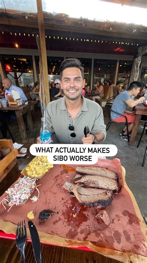 What people THINK makes SIBO worse (but doesn’t) ⤵️ 🍞 All carbs – It’s not about cutting out every carb. SIBO symptoms are often triggered by fermentable carbs (FODMAPs), not ALL carbs. Many non-fermentable carbs are totally fine and even helpful during recovery. 🍽️ One “bad” meal – A single off-plan meal won’t undo everything. SIBO is a complex condition. It doesn’t come back just because of one food choice. Chronic patterns matter more than one slip. 🦠 All probiotics – Not all probiotics wo