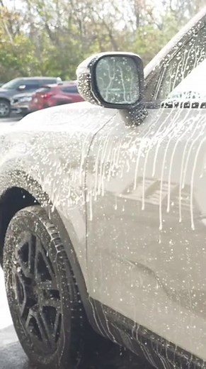 Foam on Si02 high gloss spray sealant concentrate. Mixes from 10:1 to 40:1! For use with foaming equipment or manual sprayer. The quickest and easiest and cheapest way to maintain your ceramic coated vehicle, or to make any vehicle bead like it has been freshly ceramic coated. Protects and shines in one operation Highly durable weather resistant results Contains hydrophobic water repellent polymers for faster drying Saves time and effort compared to conventional polishes Contains Silicone Instru