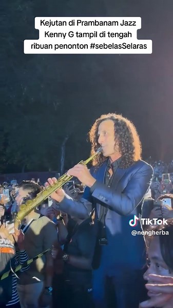 Kenny G Menghentak Prambanan Jazz 2025