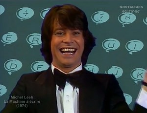 70's... "La Machine à écrire" : reprise d'un sketch de Jerry Lewis sur une musique de Leroy Anderson ("The Typewriter")... Ce morceau avait été utilisé dans le film "Un chef de rayon explosif" ("Who's Minding the Store?"), sorti en 1963. Jerry Lewis y tenait le rôle principal. C'est donc en imitant ce maître de l'humour que Michel Leeb finira par se faire connaître du grand public. Il fête aujourd'hui ses 76 ans. Joyeux anniversaire, Michel ! #MichelLeeb | Nostalgies 60'-70'-80'
