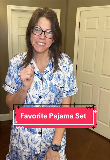 Finally found women’s pajamas that are comfortable enough to sleep in but still cute enough to wear around the house. This button-front pajama shorts set is lightweight, soft, and doesn’t twist or ride up. Perfect for fall nights and slow mornings. Linked if you’re tired of uncomfortable sleepwear!