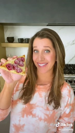 Kelly Senyei on TikTok