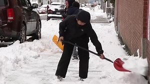 Treacherous conditions as heavy snow falls across US northeast