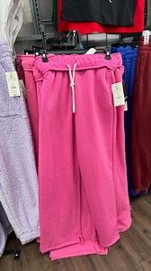 😍NEW wide leg fleece sweatpants from No Boundaries! Super cozy and cute! Available in four color options: grey, beige, pink, and black. Link in bio to shop! 🫶🏻 ($9.97) #walmart #walmartfinds #newatwalmart #sweatpants | Walmart Gems