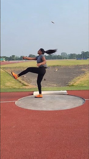 Standing discus throw #thrower #olympicsport #discusthrower #discsthrow #athlete #shortsfeed