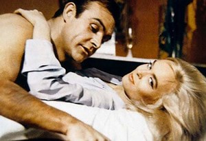 007 Contra Goldfinger - Trailer