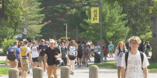 Michigan Tech students take to campus for 1st day of fall semester classes