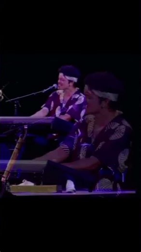 Bruno Mars Live: Die with a Smile on a concert #brunomars #brunomarslive #liveconcert #livemusic