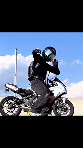 Dancing Biker Edits: Fun Moments with Cycle Groover