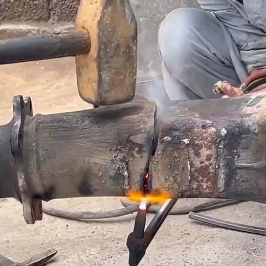 Amazing Process of Rebuilding a Broken Housing of Differential Gear with Incredible Technique