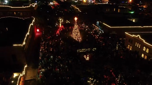 Light Up Winter Garden 2025 is in the books and it was something to behold! How lucky are we to live in such a special place? . The City of Winter Garden does an incredible job with these events all year but especially this weekend. Between Light Up Winter Garden, this morning’s Christmas Parade, the Holiday Market and tonight’s Golf Cart Parade, we don’t know how they manage to do it all. But we appreciate it. . Check out your Winter Garden App for the details on all of these events. https://ww