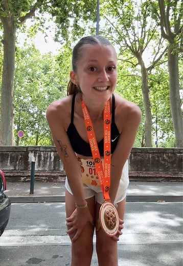 Récap des 10km des cookies ! 🍪 Du sport, des cookies, tout ça autour d’une bonne ambiance, qui dit mieux ? 😌 N’oublie pas 👇🏻 Tu n'as pas besoin d’aller courir pour mériter de manger un cookie 🫶🏻 Merci à @FOOD RUNNERS CLUB pour l’organisation ✨ Et aux pâtisseries pour leurs cookies 😋