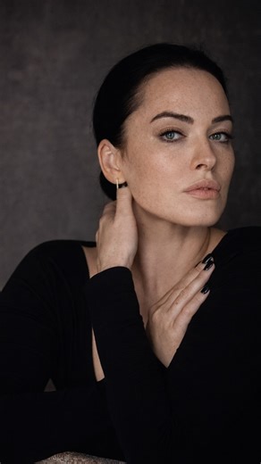 Dasha Astafieva on Instagram: "Я бажаю всім хорошим людям, аби їх щирі мрії завжди здійснювалися! @vladlen_lysenko ти 🖤"