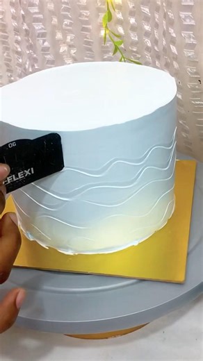 Tall cake icing tutorial with whipping cream ￼￼#cakes#trendingshorts