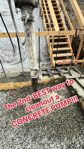 Water-washing a concrete pump to get the boom pipes clean: #waterwash #canadianconcretepumper #concretepumping #concrete #concretepump #concretelife #muddyfeetconcretepumping #putzmeister #pumperhack #boompump