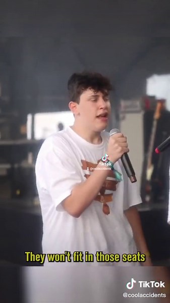 Cordae Rapping 'RNP' with Fan | Cordae RNP Blare