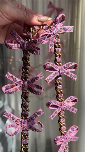 Commissions are open for my crystal Jacquard bow chain🎀 DM me for info. @Coach @Stuart Vevers #VeronicaDoesItAgain #crystaljacquardbowchain #bowchain #pursetok #coachNY Coach Crystal Jacquard Collection Coach Joni