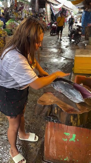 Mastering Women's Tuna Cutting Skills