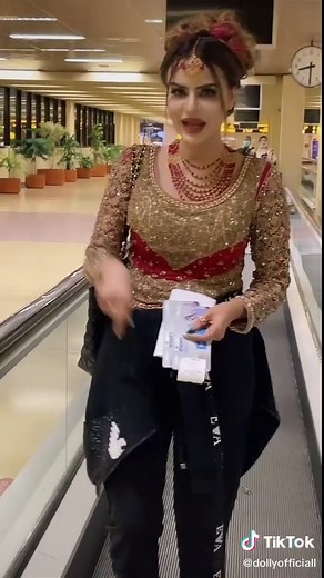 When you got late on shoot & have to catch a flight in short time. 🤷🏼‍♀️ #dolly