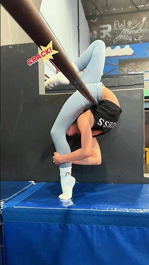 HOW I CRACK MY BACK!😱#shorts #contortionist #flexibility