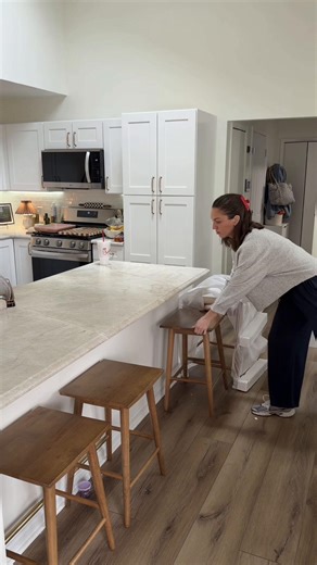 no stool looks empty because there is an overhang, backless is so uncomfortable and backed leaves a huge space 🥹 i think these ones are so pretty and very nice quality though so maybe i can just stick with them??? #homedecor #kitchendecor #home picking barstools / counter height chairs for my kitchen island mom life motherhood midwest home cozy home decor