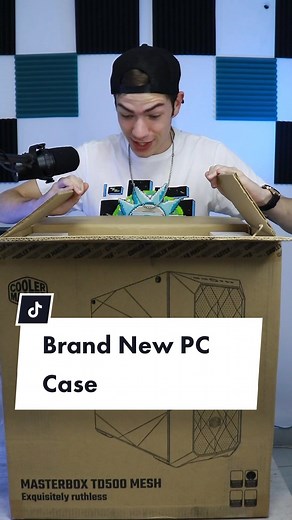 Whats your thoughts on the new case? #pccase #coolermaster #techtok #tech @Gearhere Tech Store