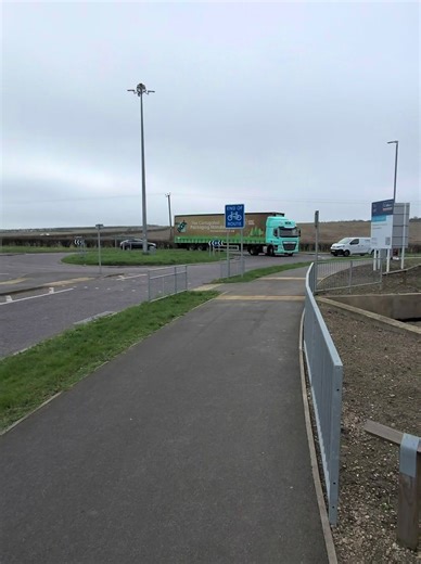 Pro truck driver vs learner navigating roundabouts #trucking #hgvtraining #shorts