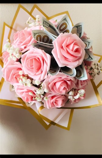 DIY Flower and Money Bouquet for my baby girl. Congratulations on your Graduation.#diy #flowers #2025graduate #graduation
