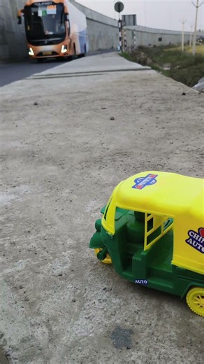 Remote control mini automatic auto rickshaw