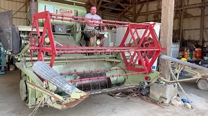[La démo du jour] Dernière moisson en 2019 pour cette jolie CLAAS Colombus de 1965. Et pour ce qui est de la surface battue annuellement, vous n’allez pas en croire vos oreilles 😮 👉 Les photos de la machine en action bientôt dans Tracteurs Passion et Collection ☺️ #moisson2022 #moisson #moissonneusebatteuse #recoltedujour #claas #claaslexion #nouveau #nouveauté1965 😉 | Jean Pierre Noret- Passion et Collection