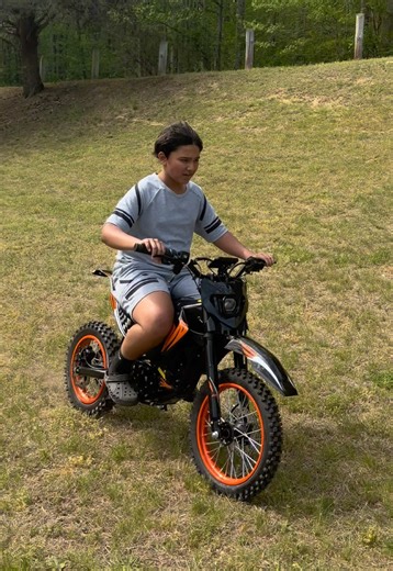 They have been outside riding these e-bikes for hour! The dirt bike is from @leonx #leonx #leonxdirtbike #DirtEbike Link: https://leonx.com/?ref=MMKHAN Referral Coupon Code: mmkhan