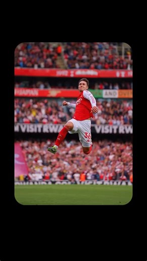 @insidearsenalfc on Instagram: "James McNicholas (@gunnerblog) reframes the title race conversation, explaining why edging out City would mean more and why Arsenal still have a score to settle — watch the full video on the Gunnerblog YouTube channel 🔴⚪️ #arsenal #afc #gunners #premierleague #football"