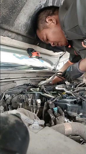 Installing timing chain cover and valve cover. #automobile #automotivetools #mechanic #mechaniclife