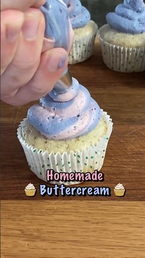 The Easiest Buttercream Frosting Ever 🧁 #cupcake #anyonecancook