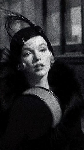 Marilyn Monroe as Sugar Kane Kowalczyk SOME LIKE IT HOT