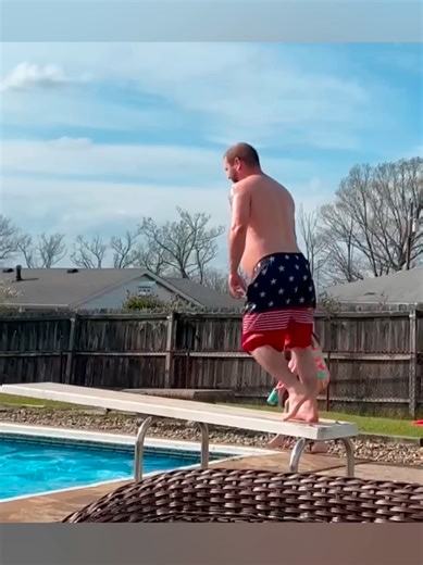 Pool fail🤣 #pool #poolparty #poolday #summer #summervlog #water #waterfail #failvideo #failure #fail #funnyvideo #funny# #funnyvideos #tiktok #funnymoments #failcompilation #foryou #viral #fyp